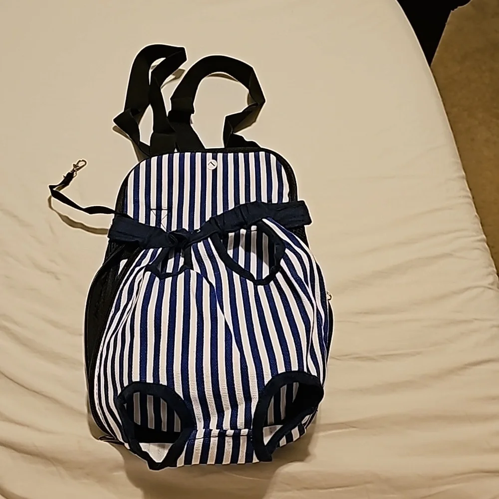 New without tags puppy/kitty forward facing carrier. New condition.